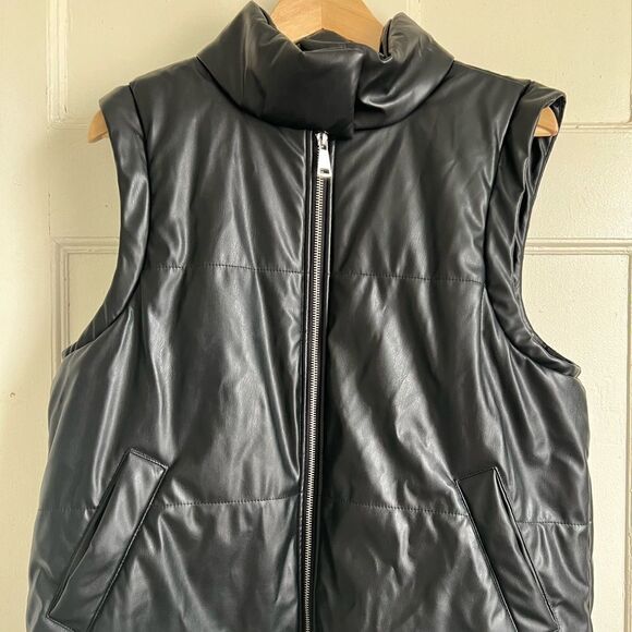 Vigoss Jackets & Blazers - Vigoss black vegan leather puffer vest, size large.